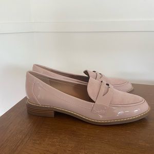 Patent beige loafers US 10